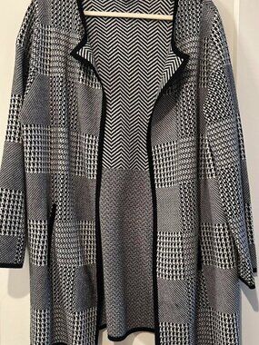 Avenue Plus Black & White Chevron Knit Cardigan - Size 18/20